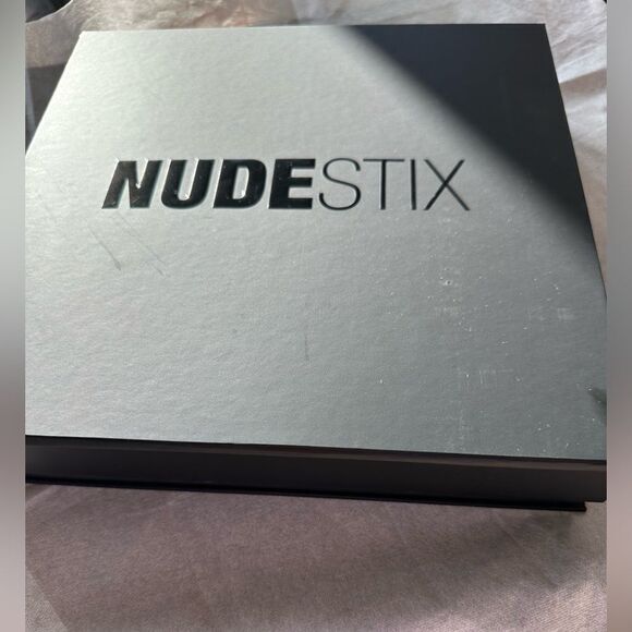 Nudestix Nudescreen blush + lip tint set (5 pcs) SPF30 - Picture 8 of 13